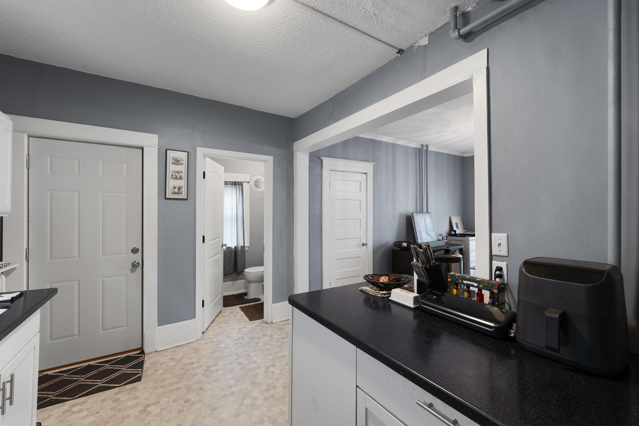 2745 Columbus Avenue