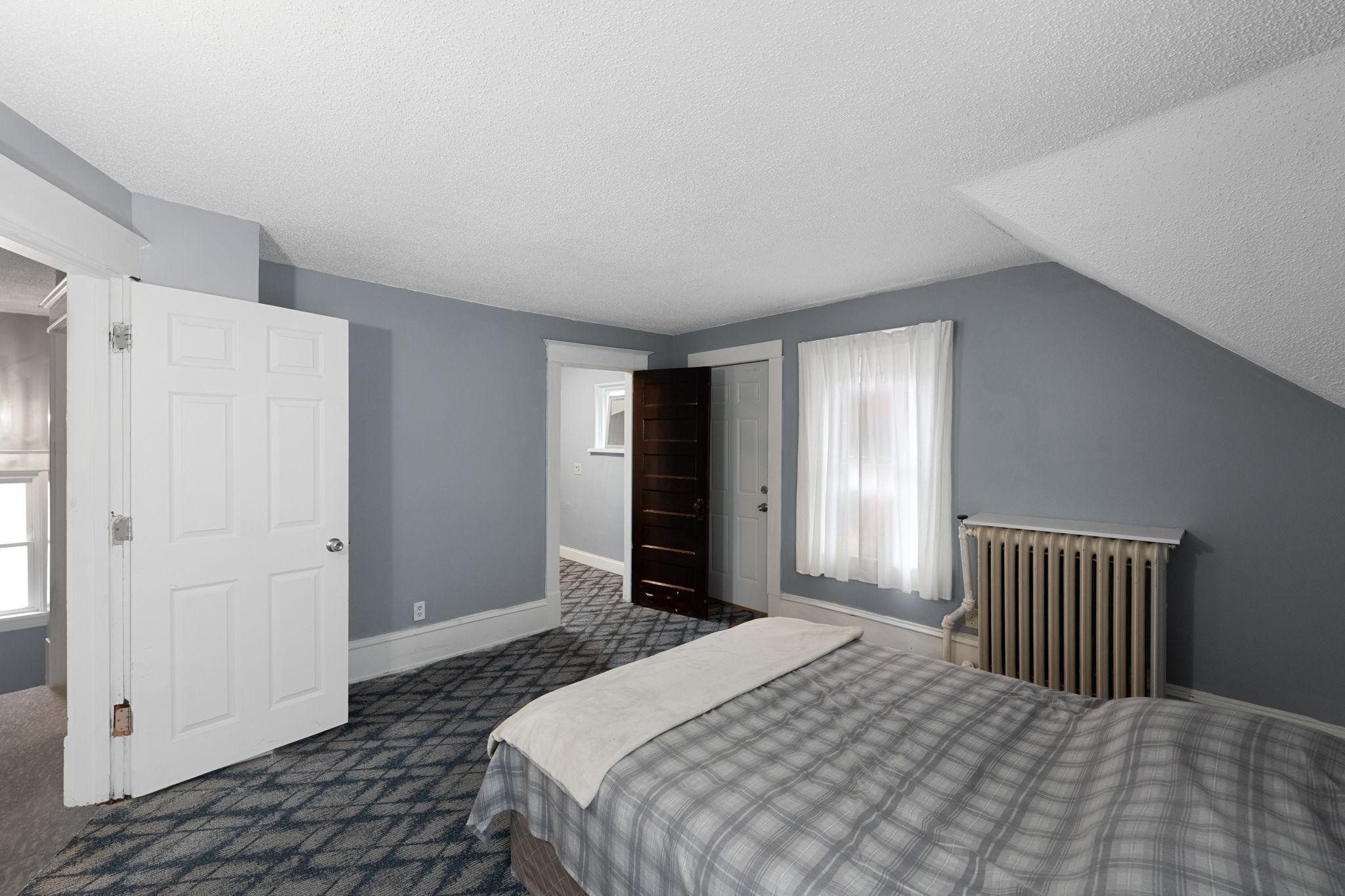 2745 Columbus Avenue