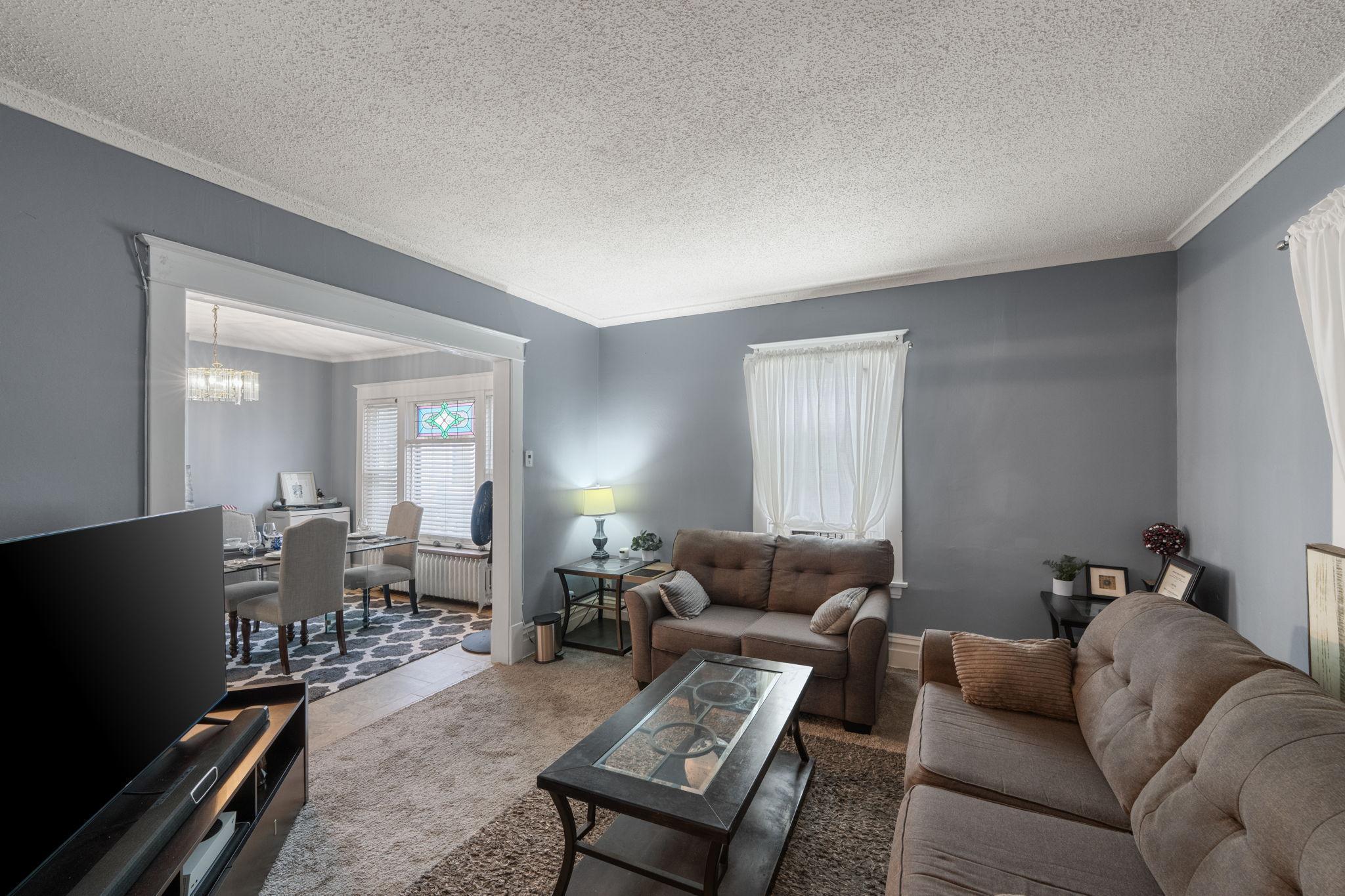 2745 Columbus Avenue