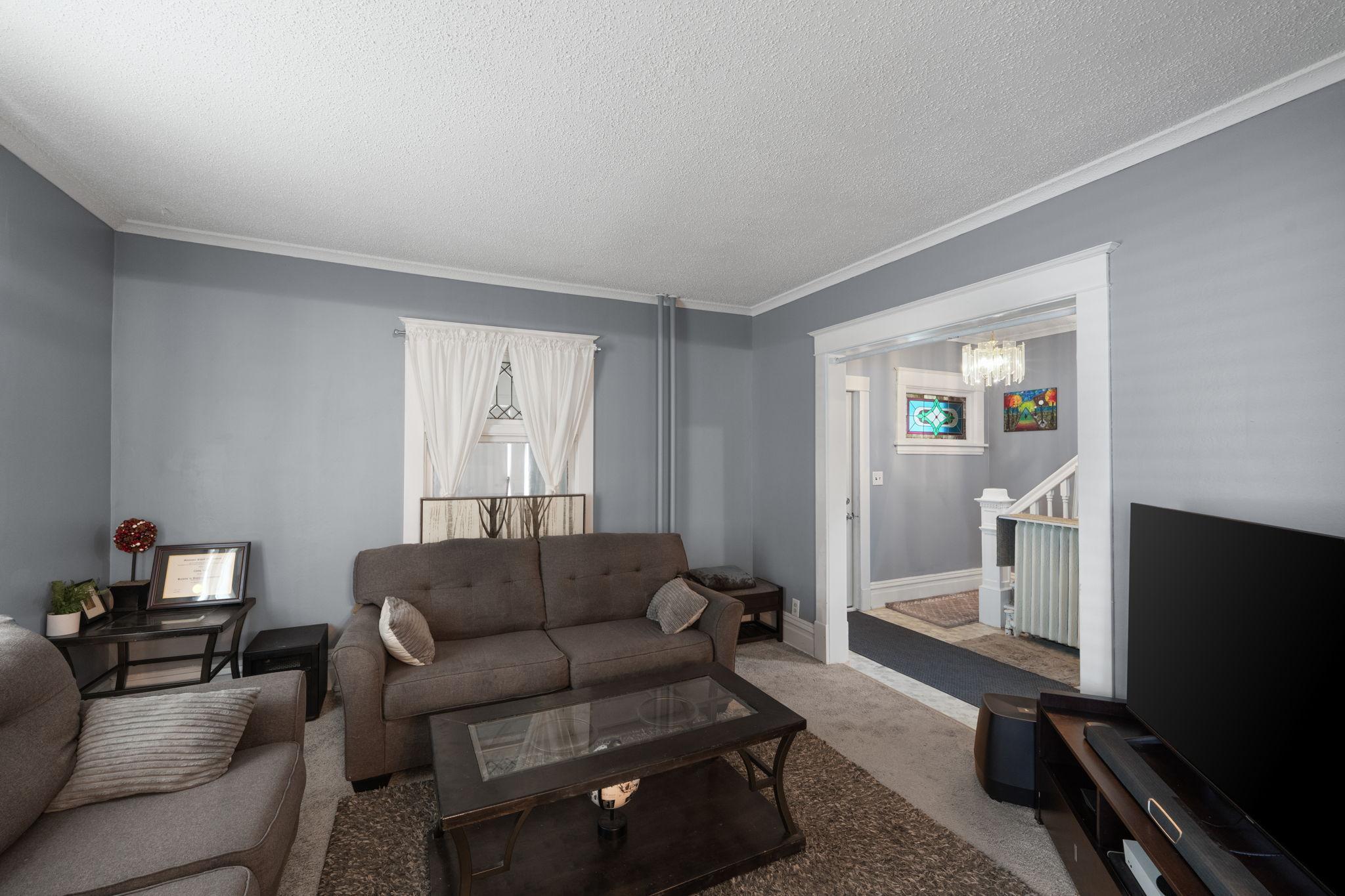 2745 Columbus Avenue