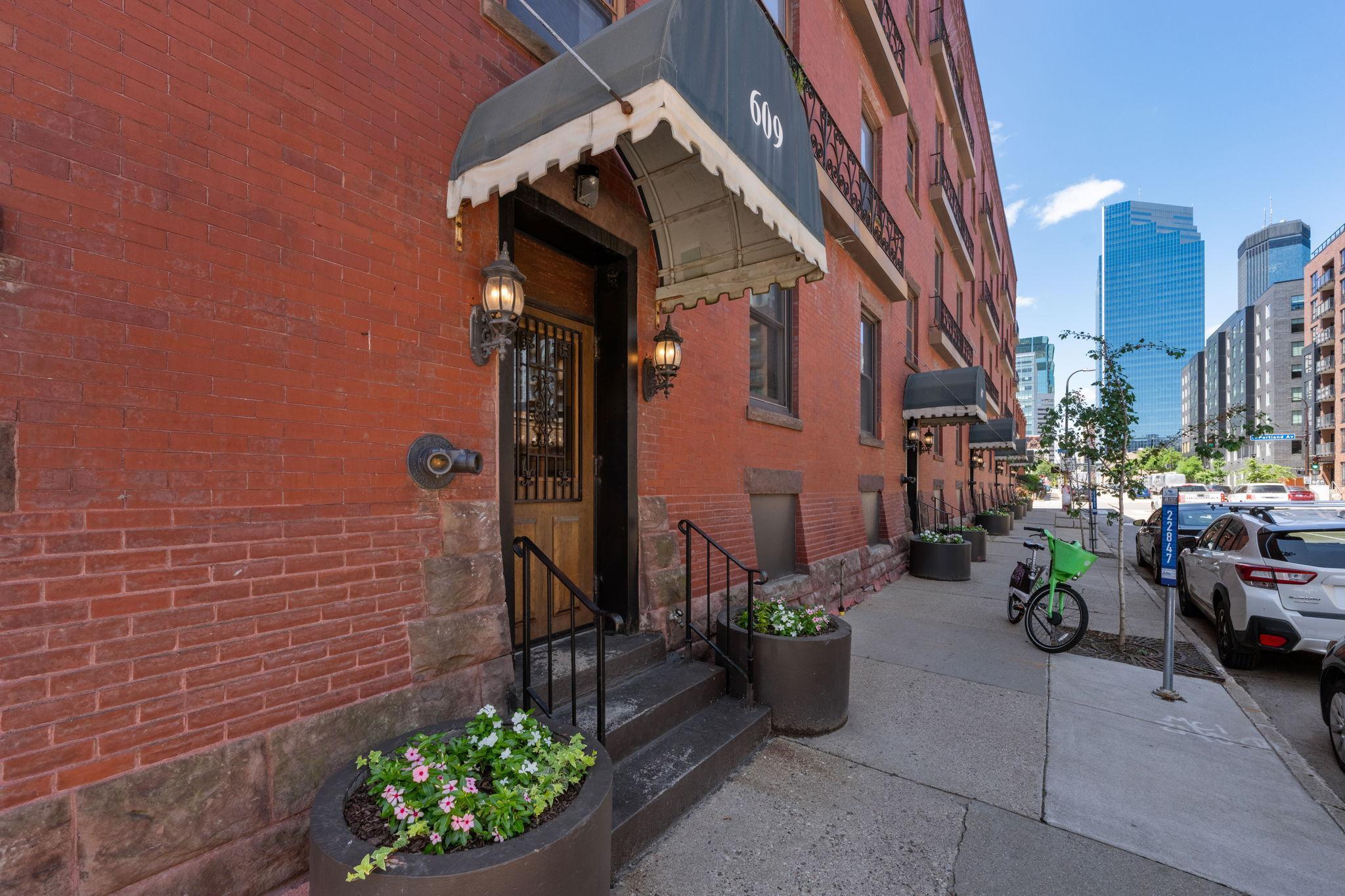 609 S 9th Street Unit: 8