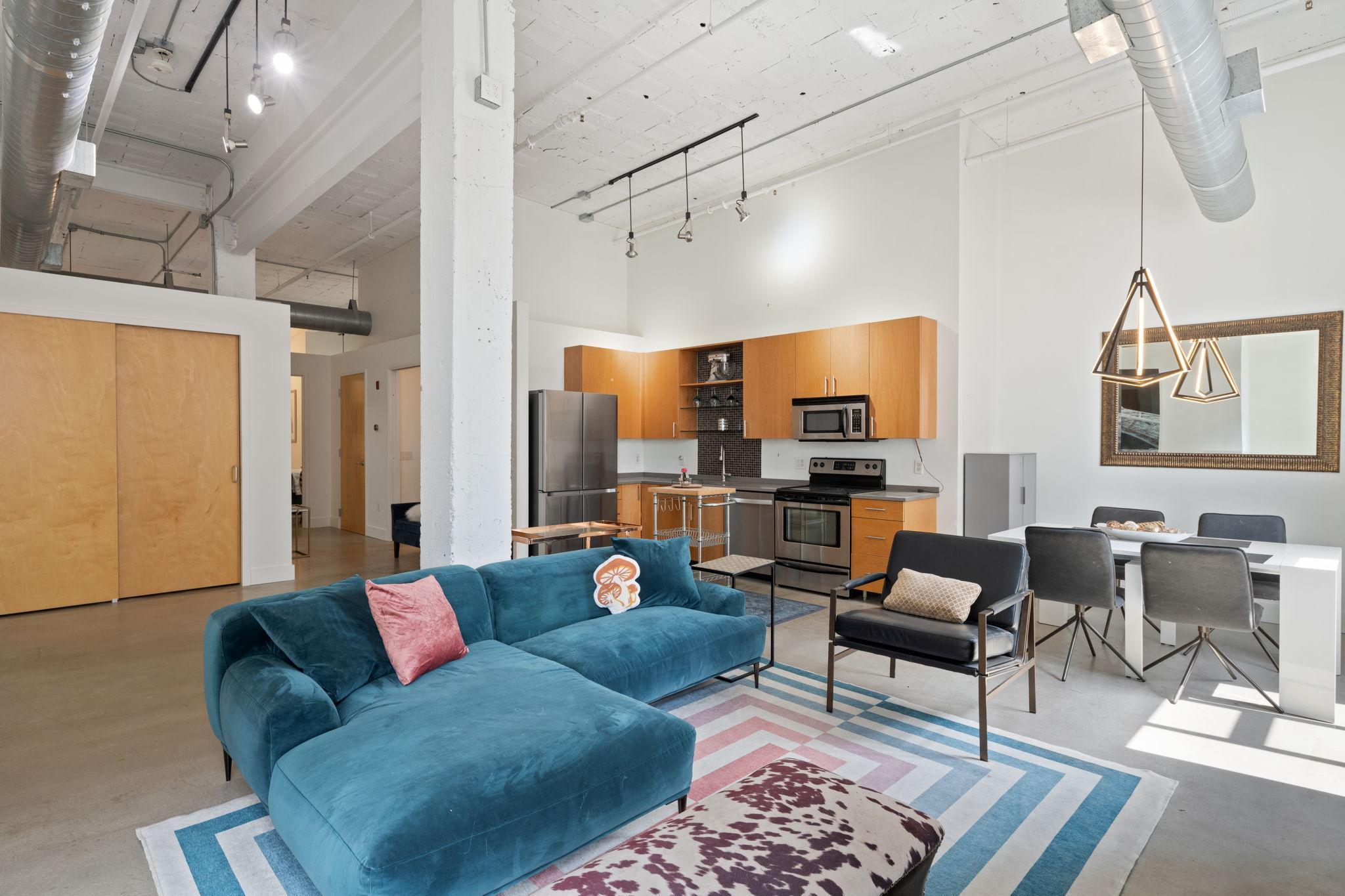 718 Washington Avenue N Unit: 602