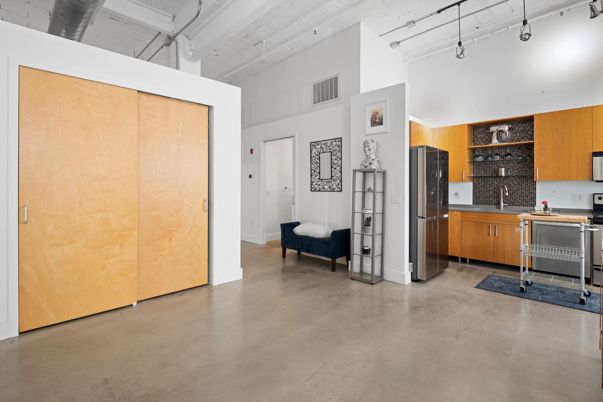 718 Washington Avenue N Unit: 602