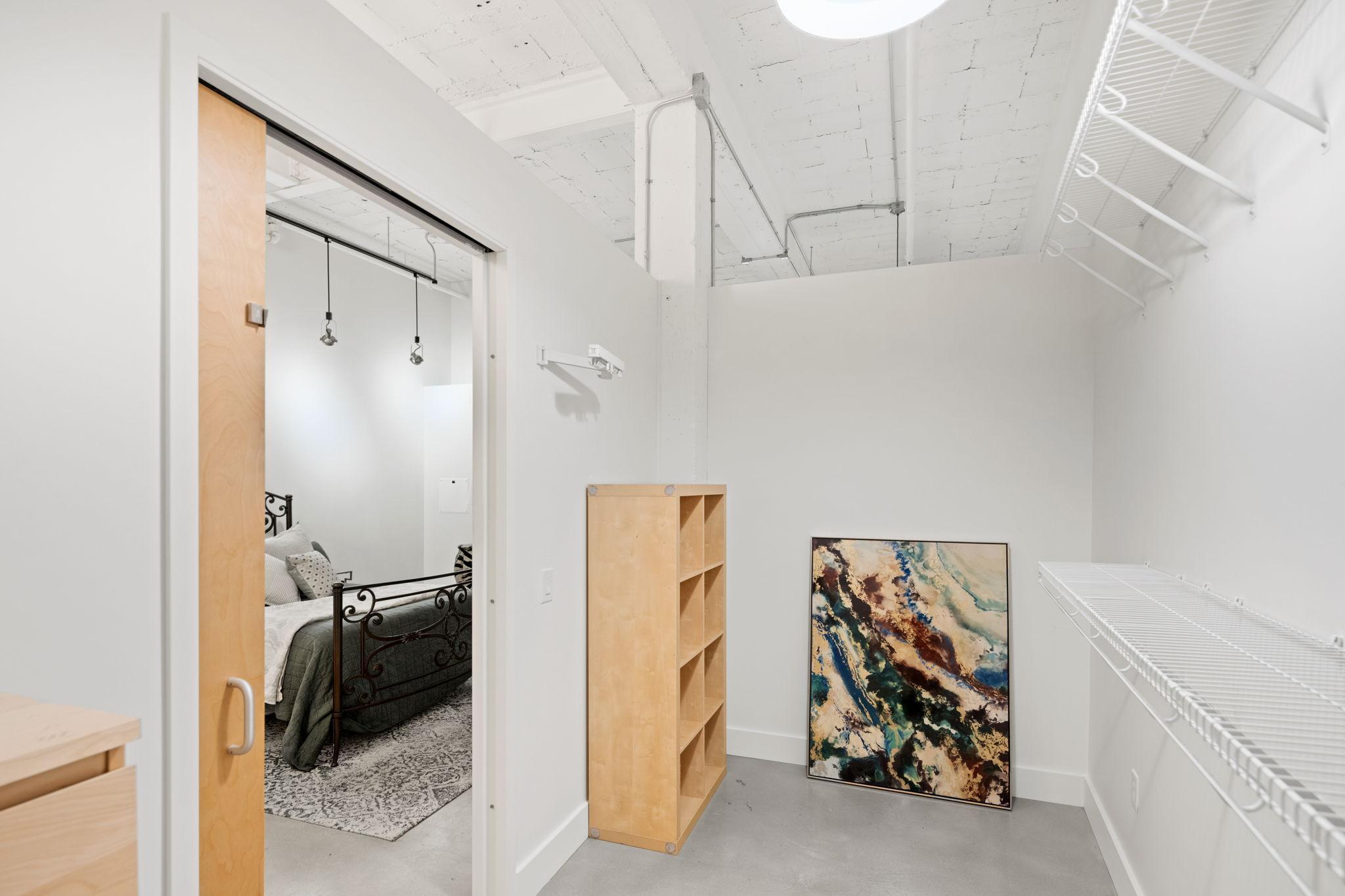 718 Washington Avenue N Unit: 602