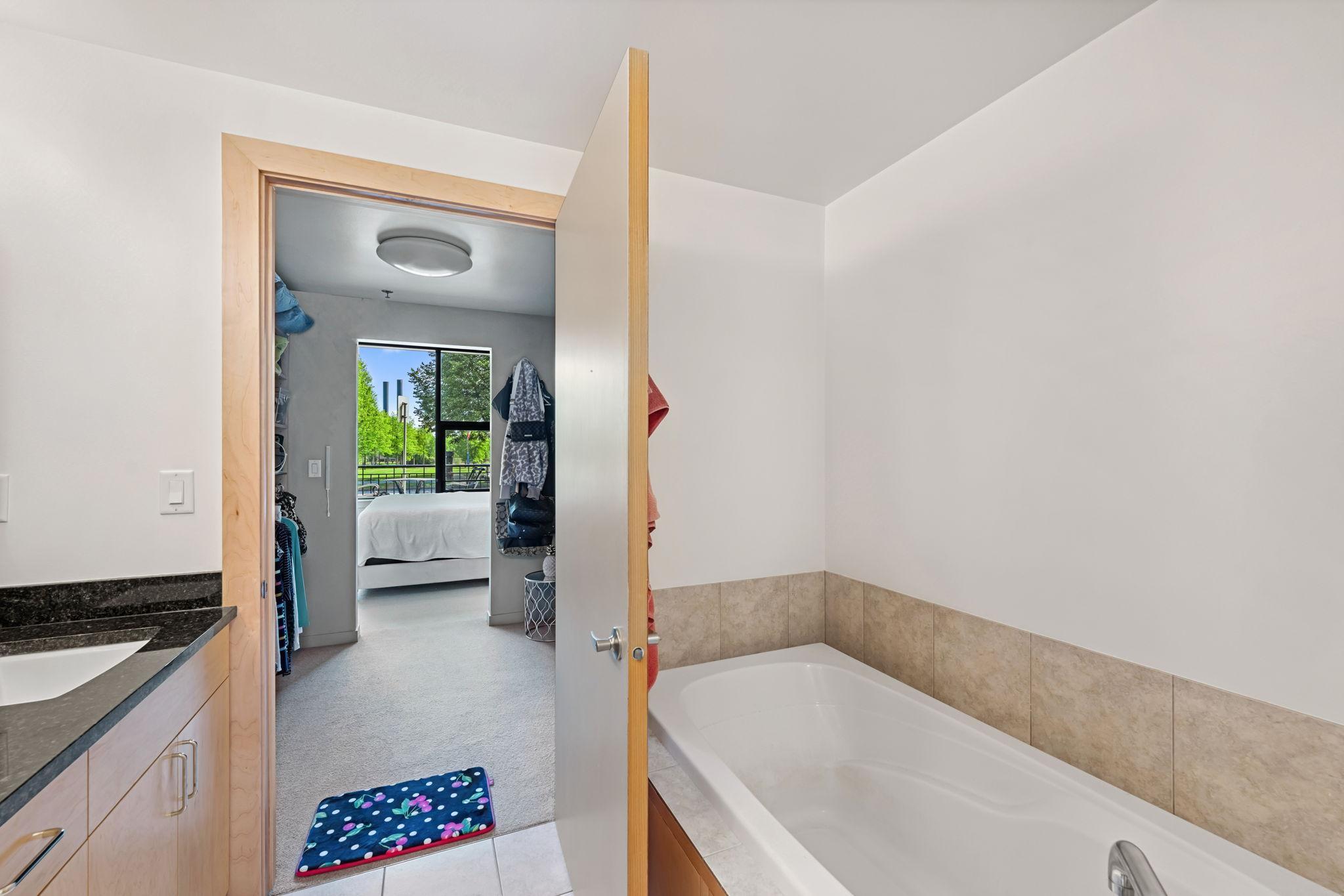 215 10th Avenue S Unit: 112