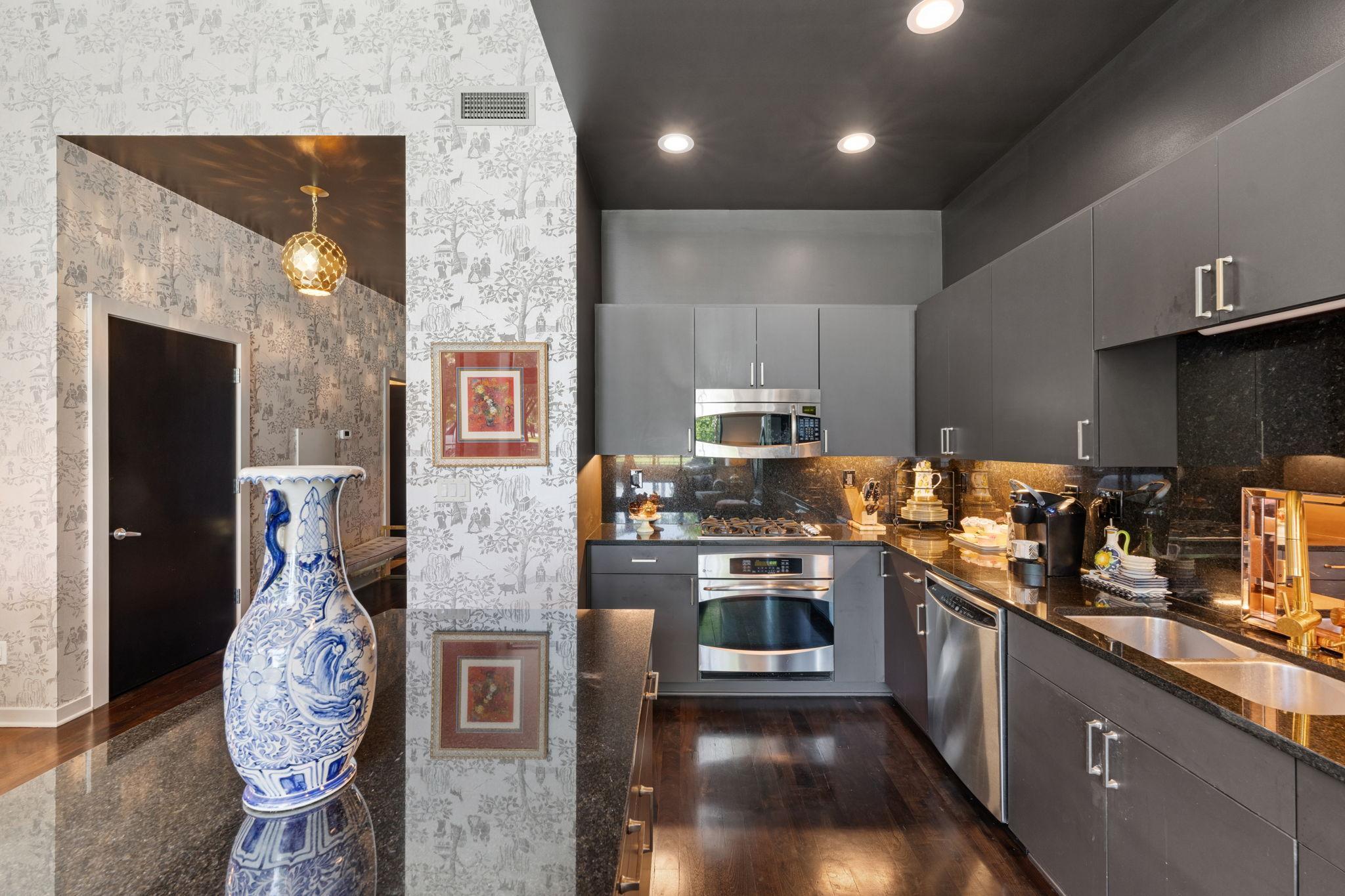 215 10th Avenue S Unit: 112