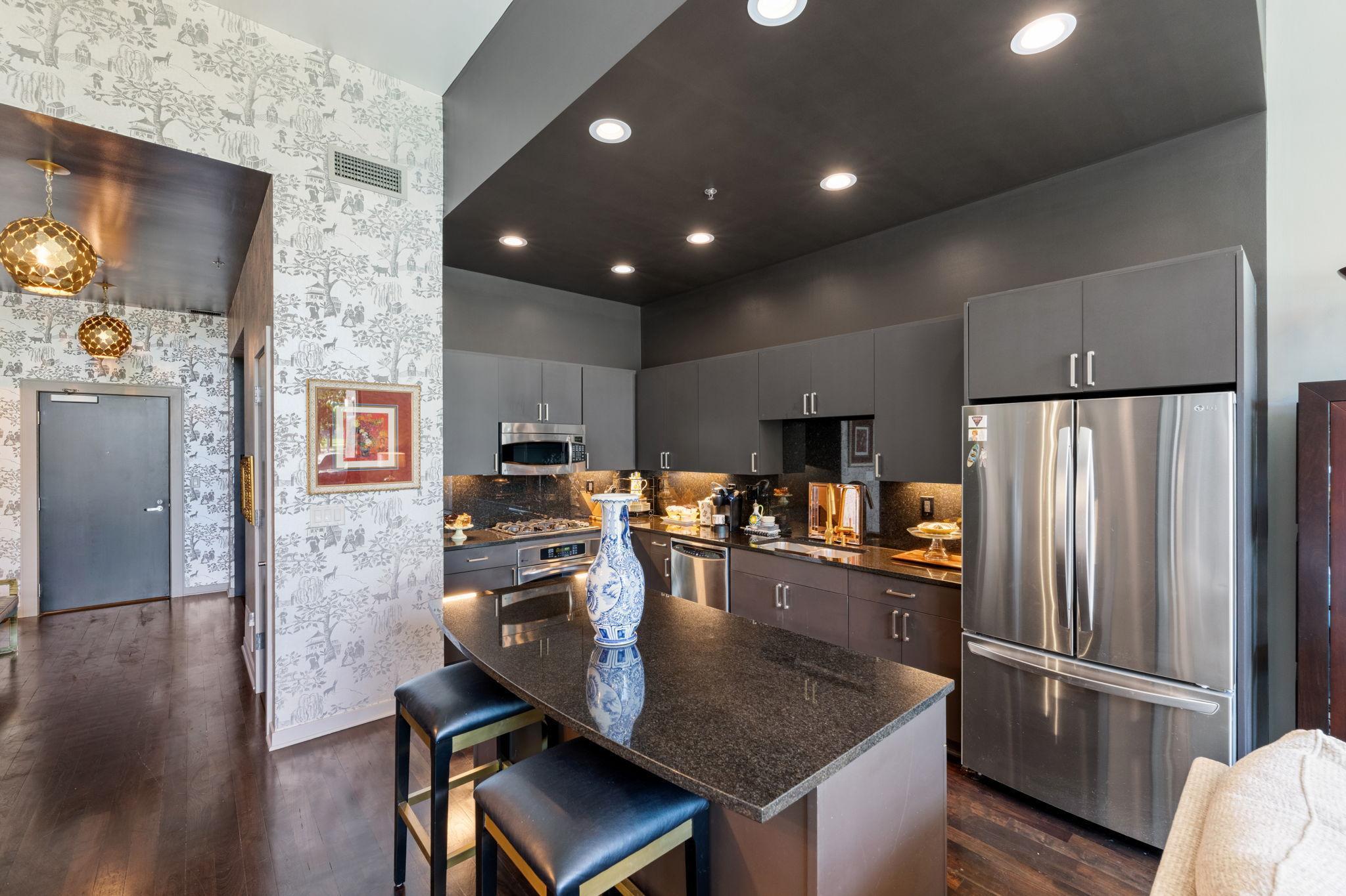 215 10th Avenue S Unit: 112