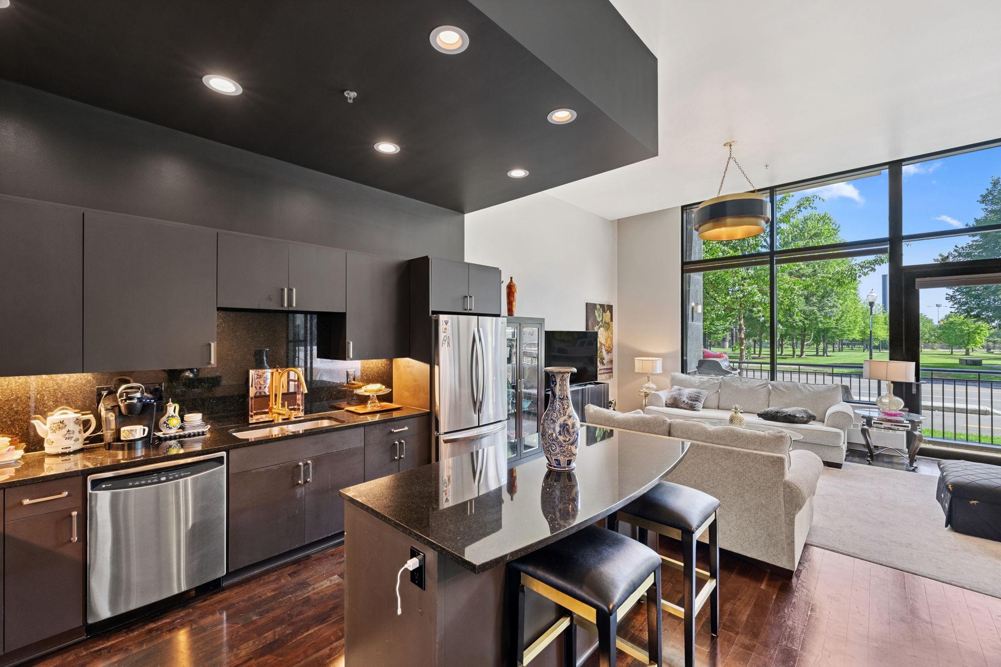 215 10th Avenue S Unit: 112