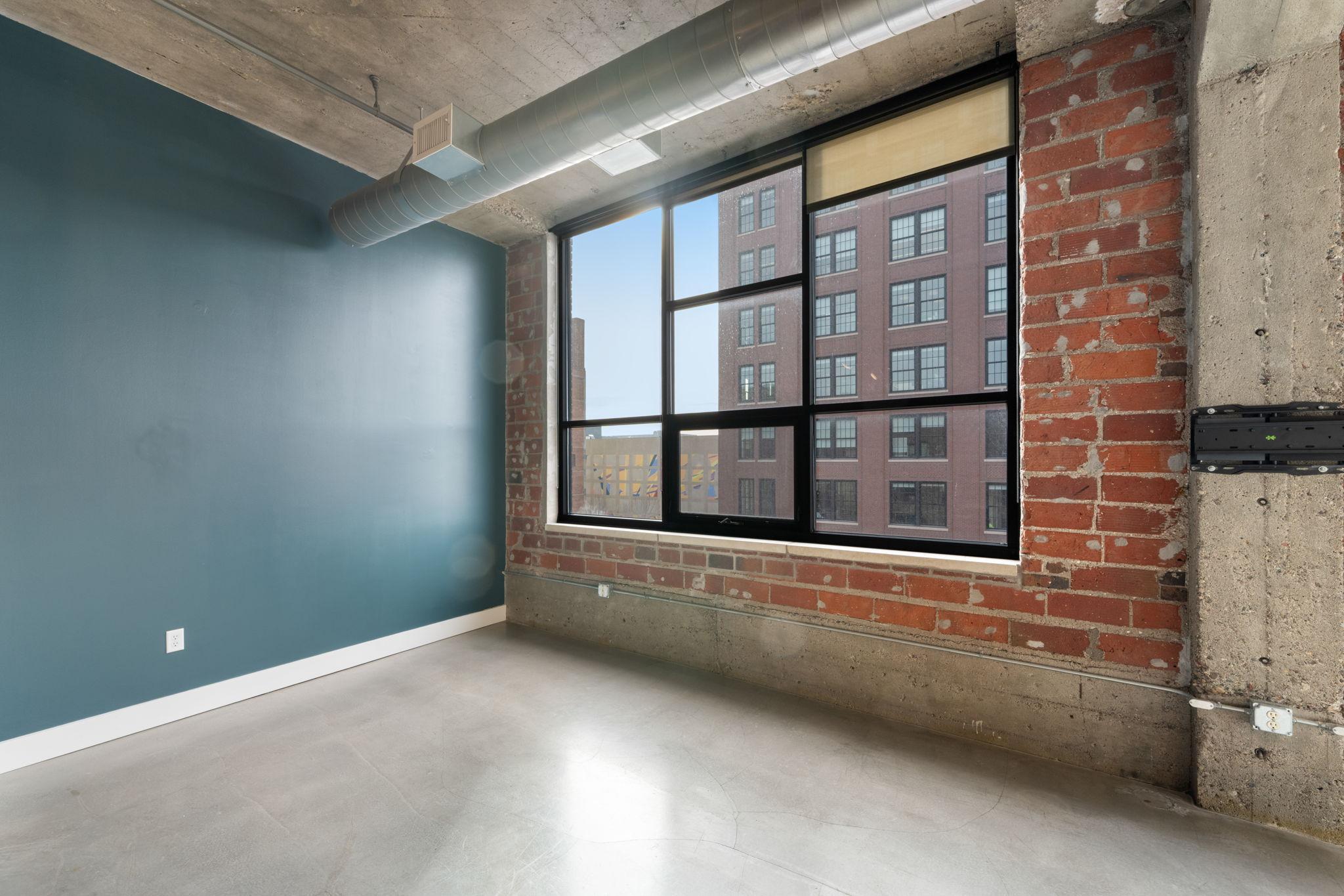 718 Washington Avenue N Unit: 502