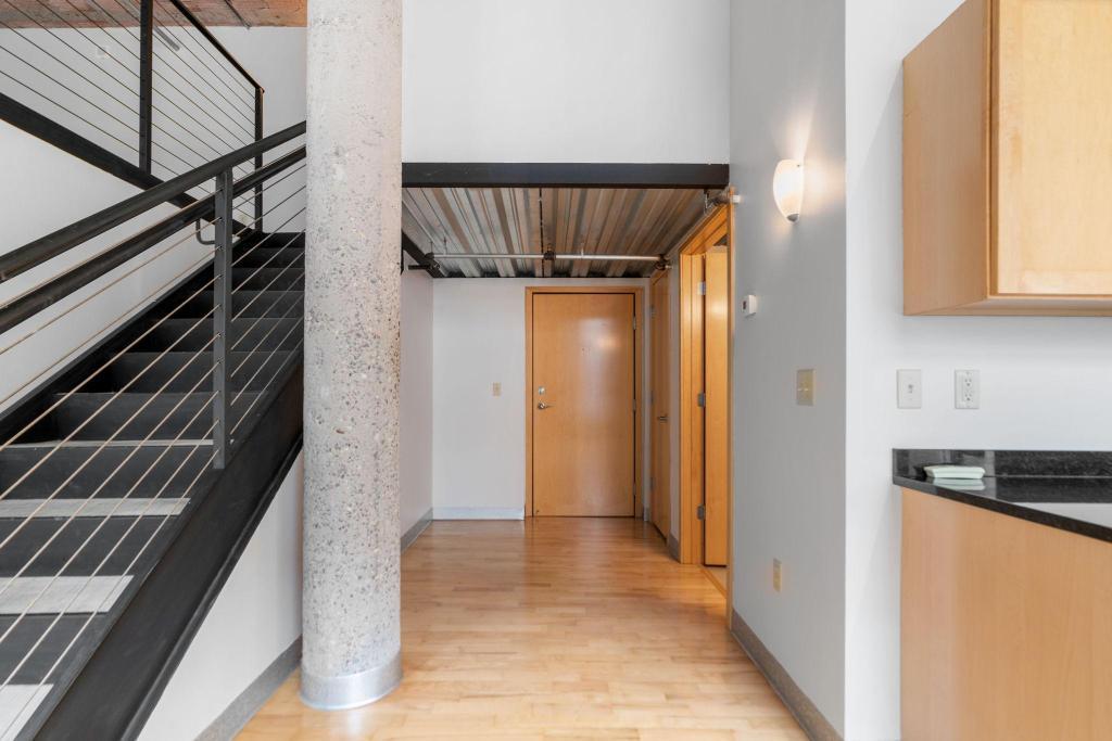 521 S 7th Street Unit: 619