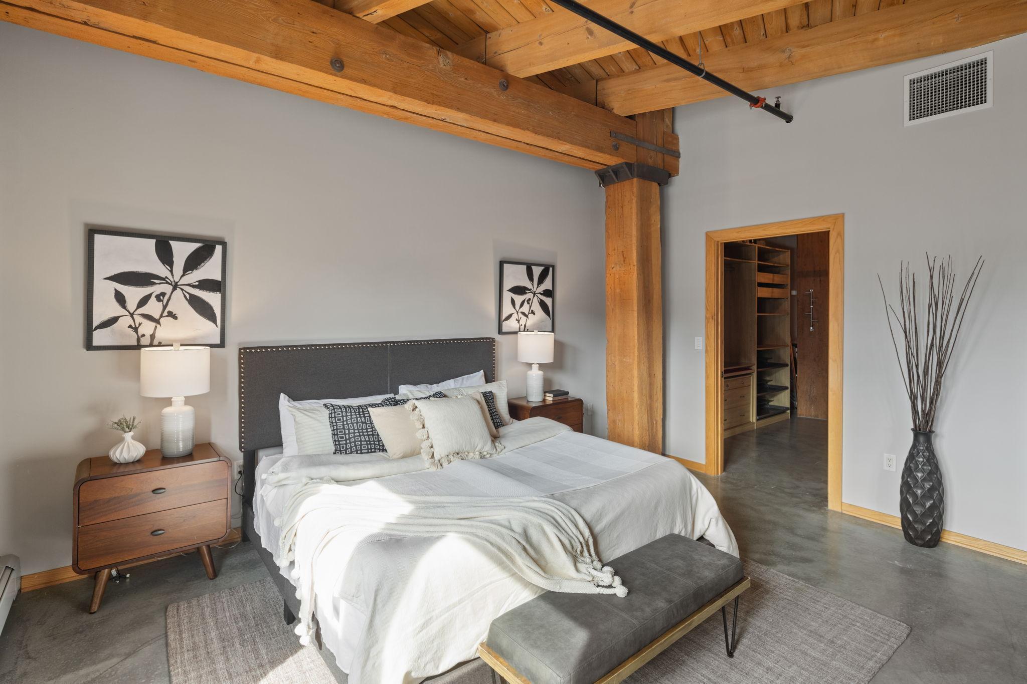 404 Washington Avenue N Unit: 104