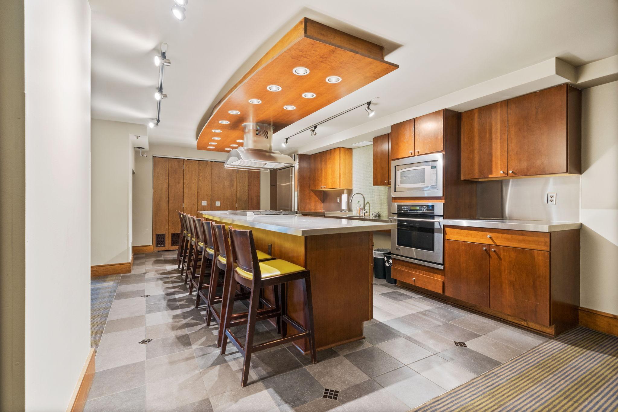 401 S 1st Street Unit: 816