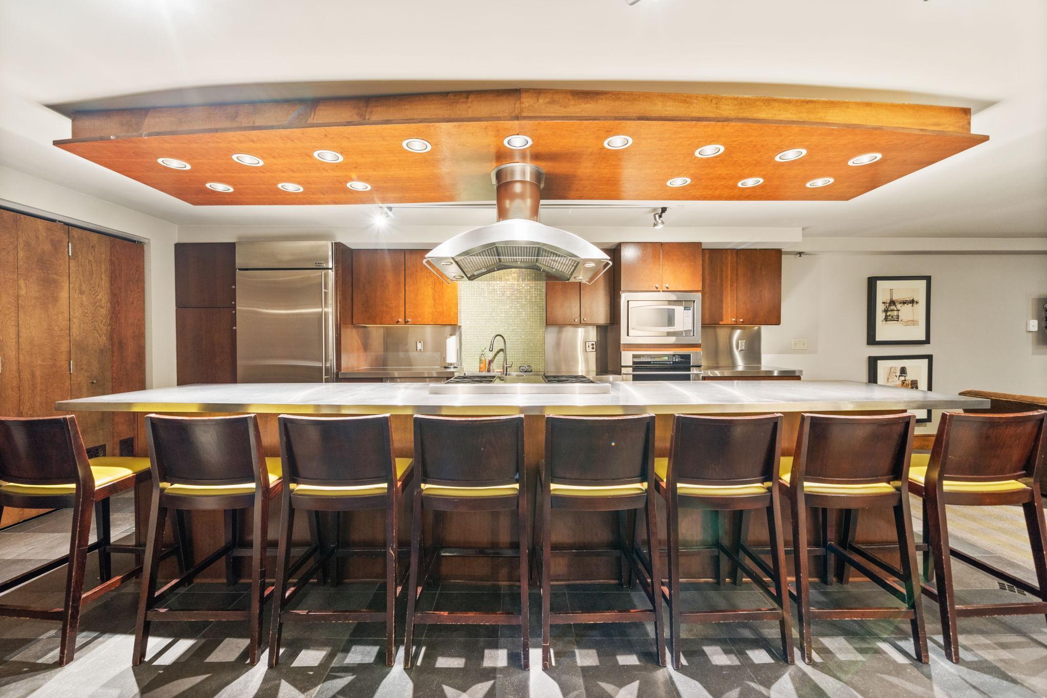401 S 1st Street Unit: 816