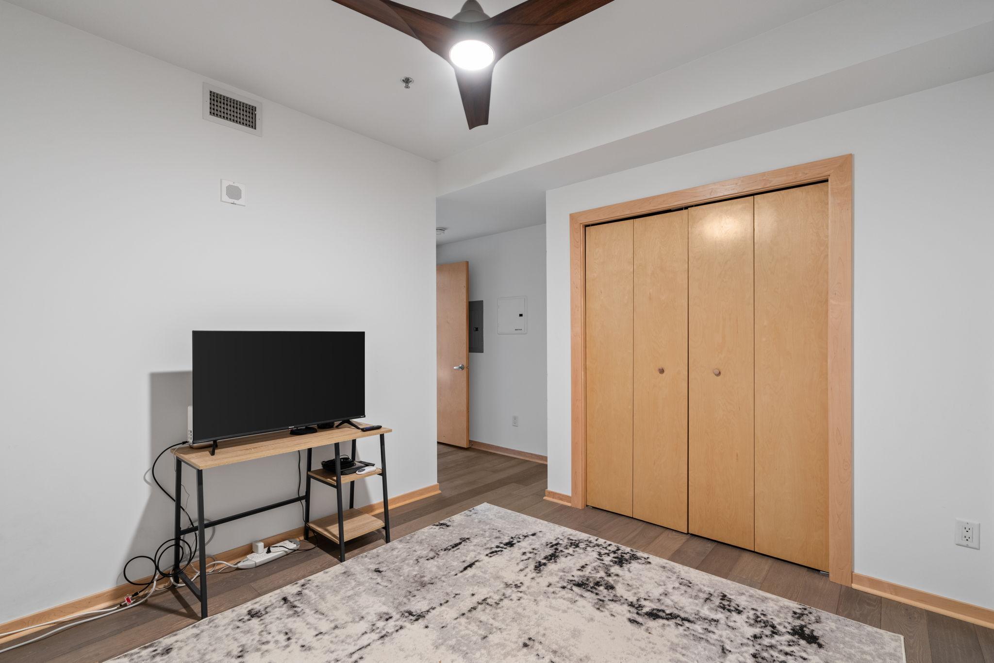 215 10th Avenue S Unit: 703