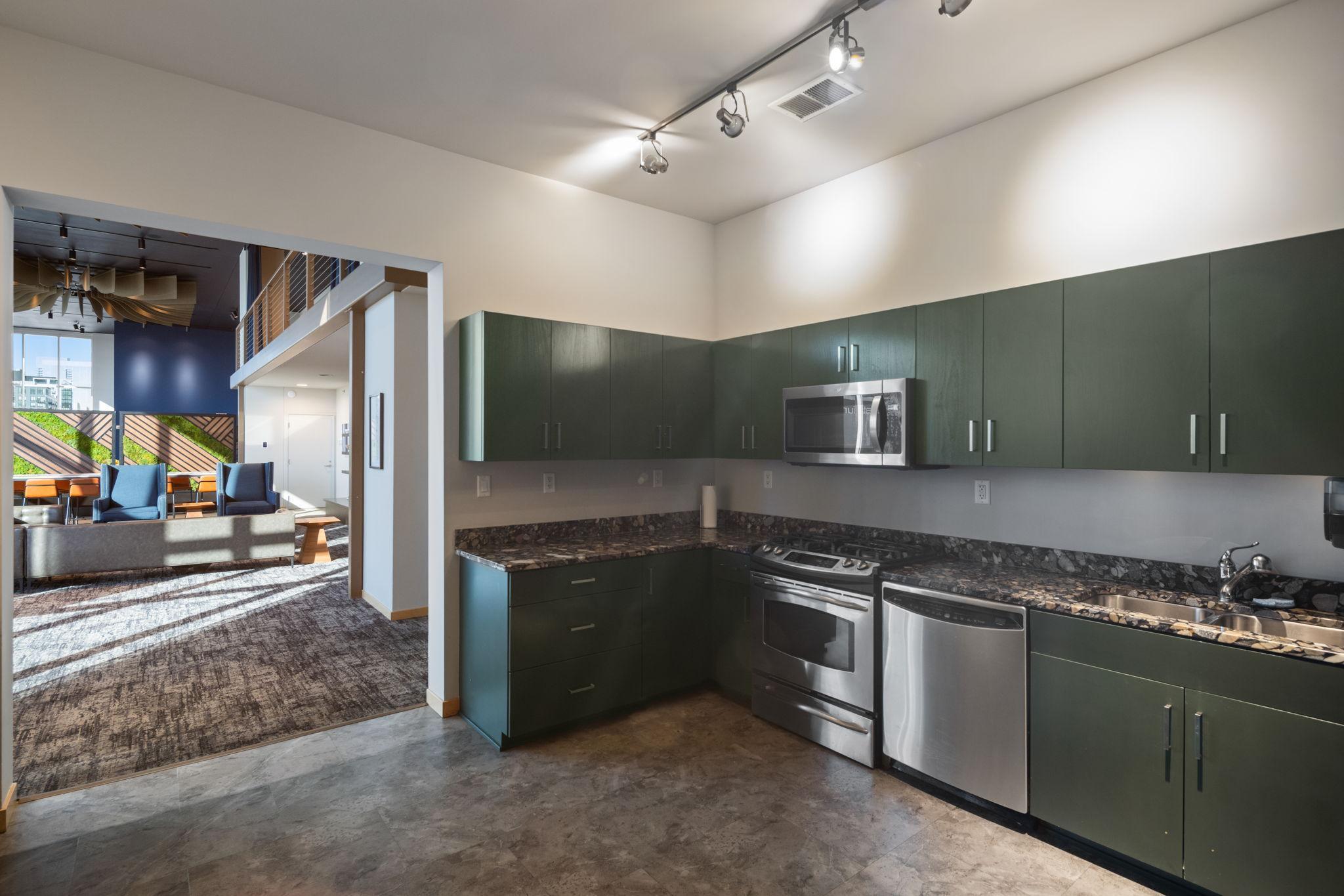 215 10th Avenue S Unit: 703