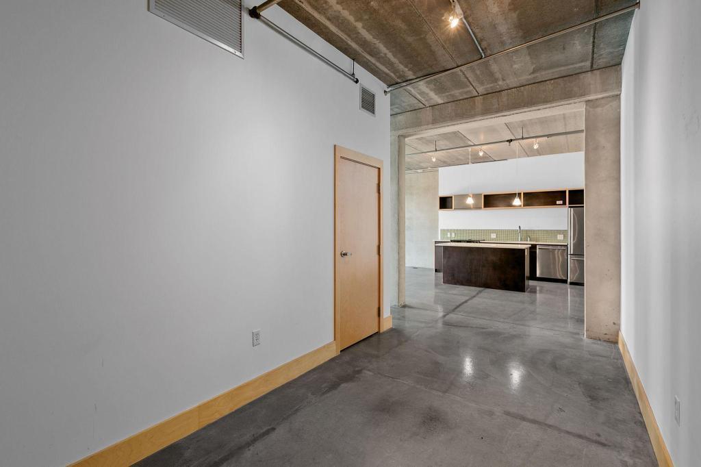 345 6th Avenue N Unit: 406