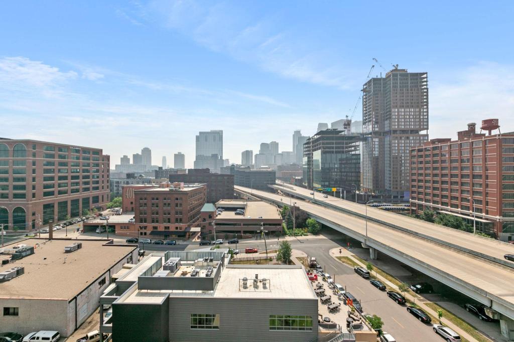 345 6th Avenue N Unit: 406