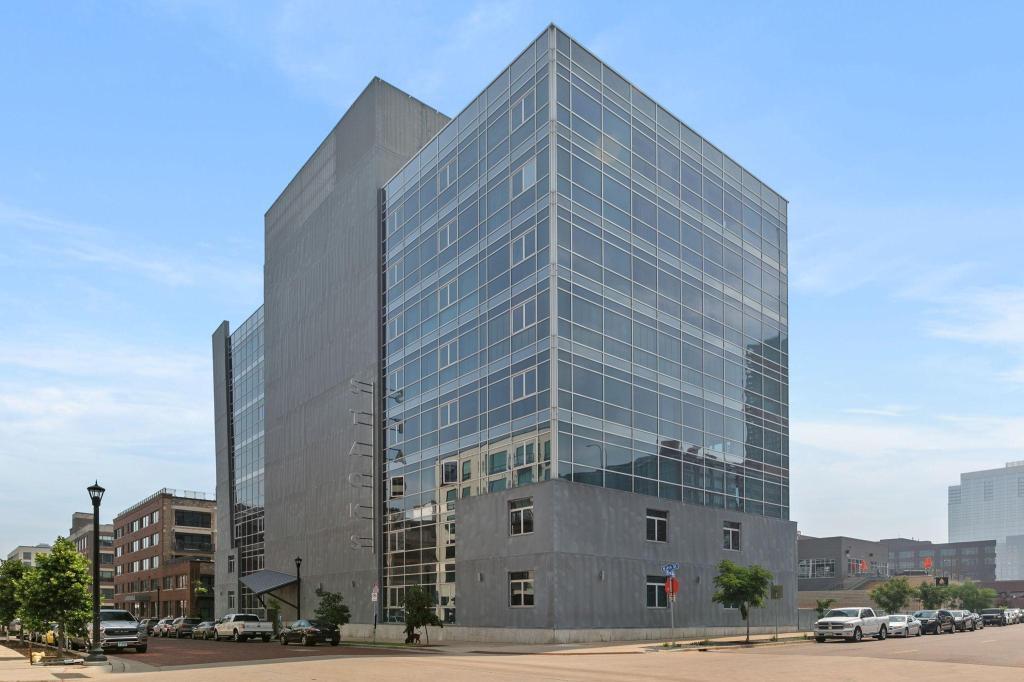 345 6th Avenue N Unit: 406