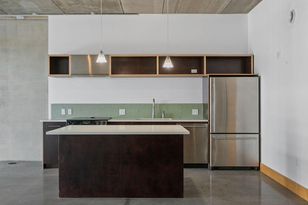 345 6th Avenue N Unit: 406