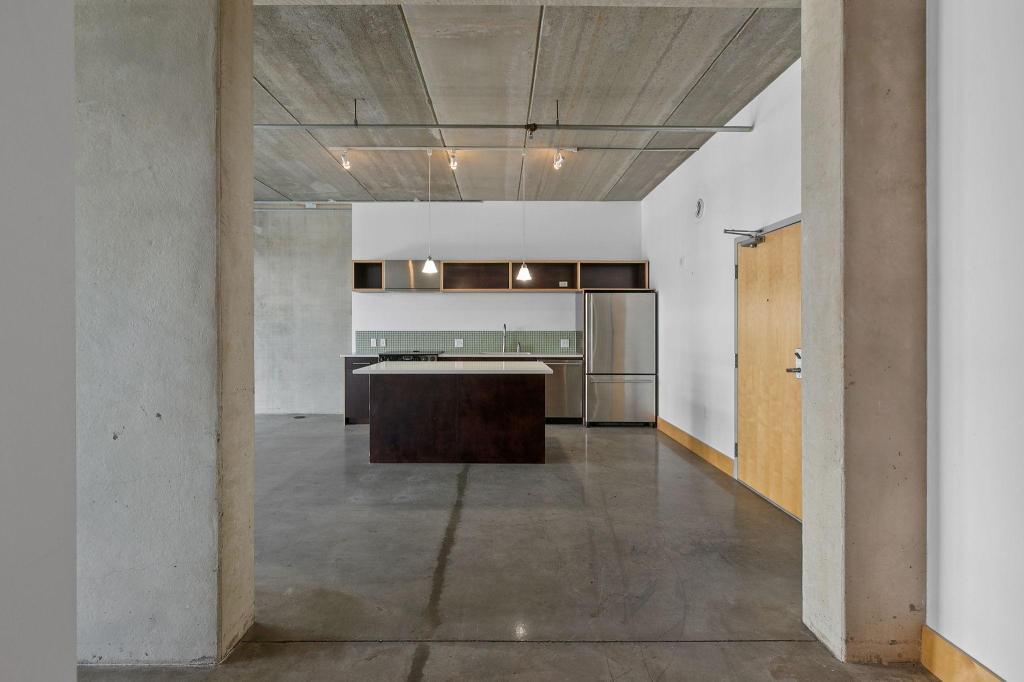 345 6th Avenue N Unit: 406