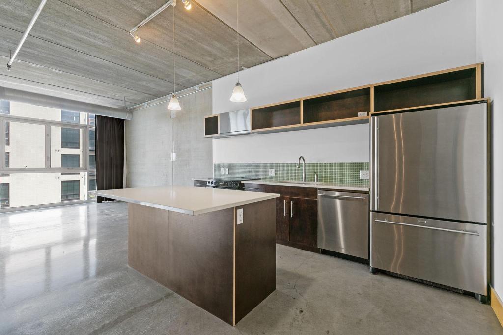 345 6th Avenue N Unit: 406