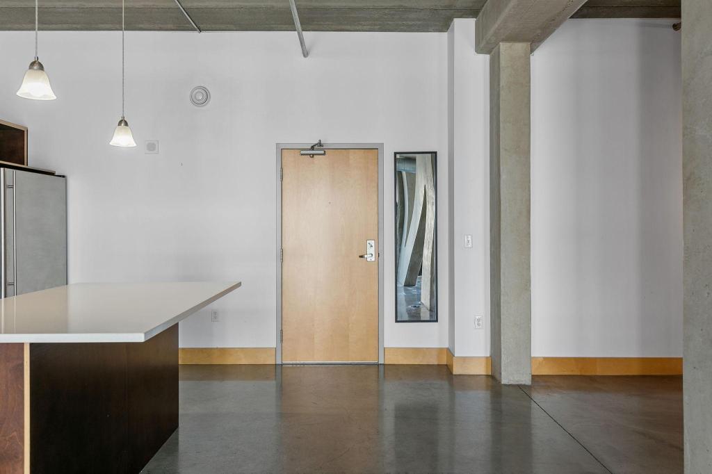 345 6th Avenue N Unit: 406