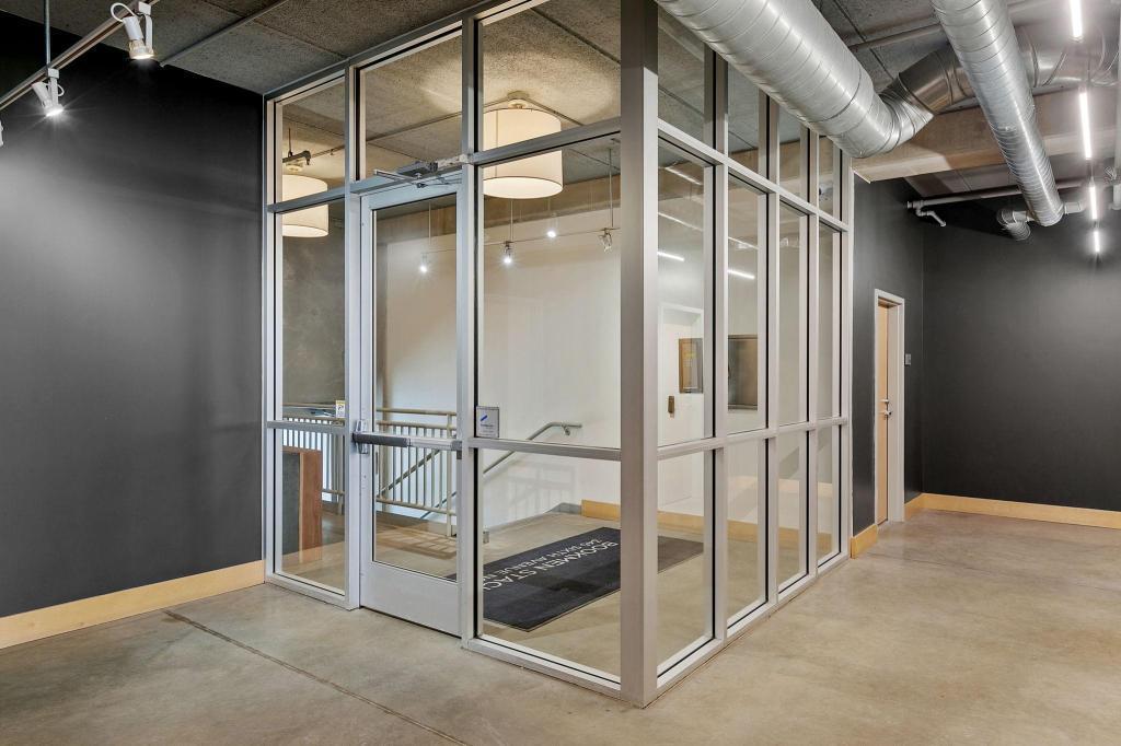 345 6th Avenue N Unit: 406