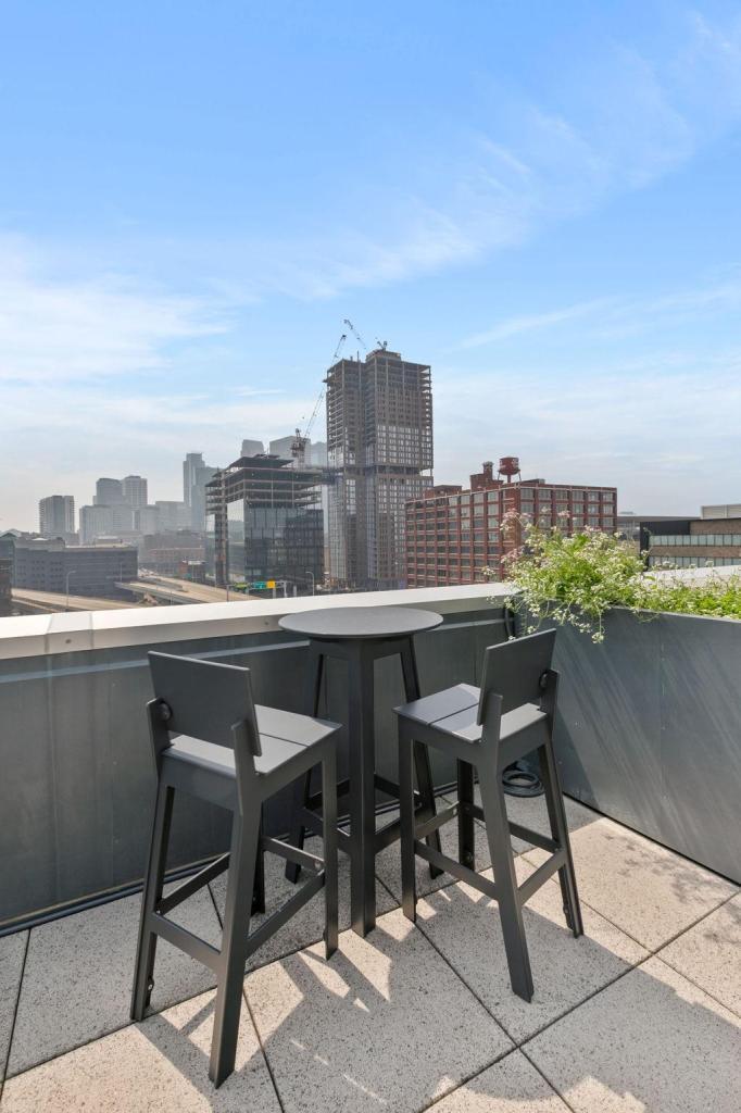 345 6th Avenue N Unit: 406