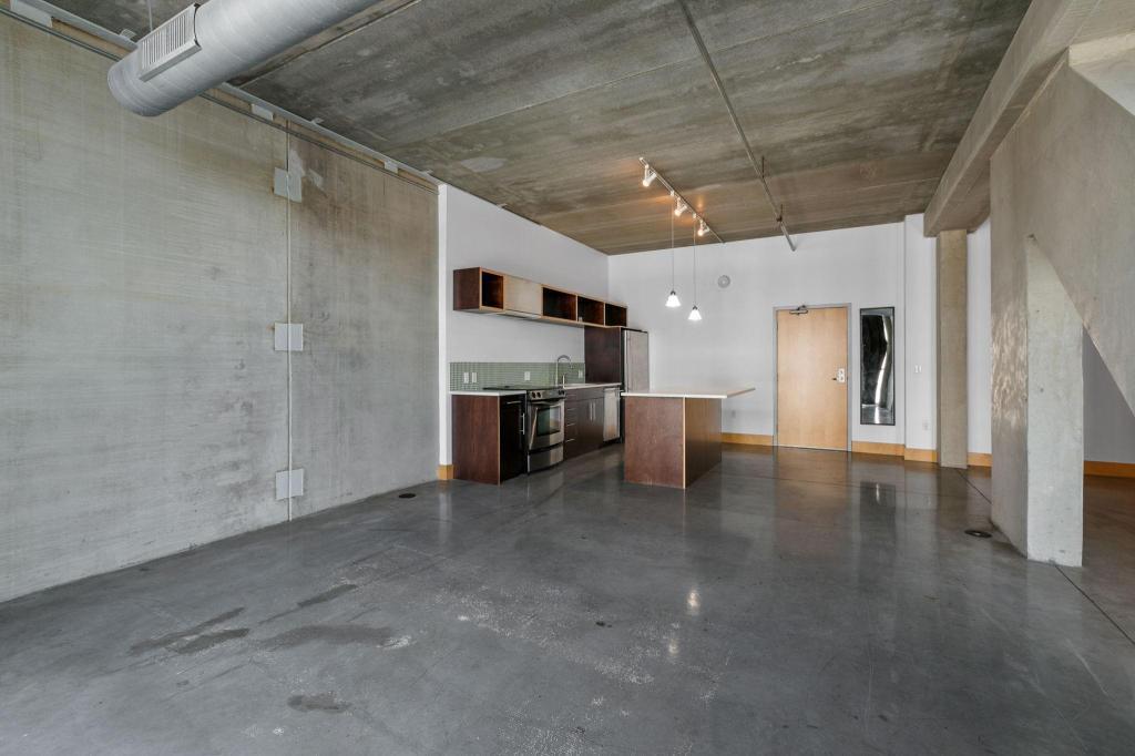 345 6th Avenue N Unit: 406