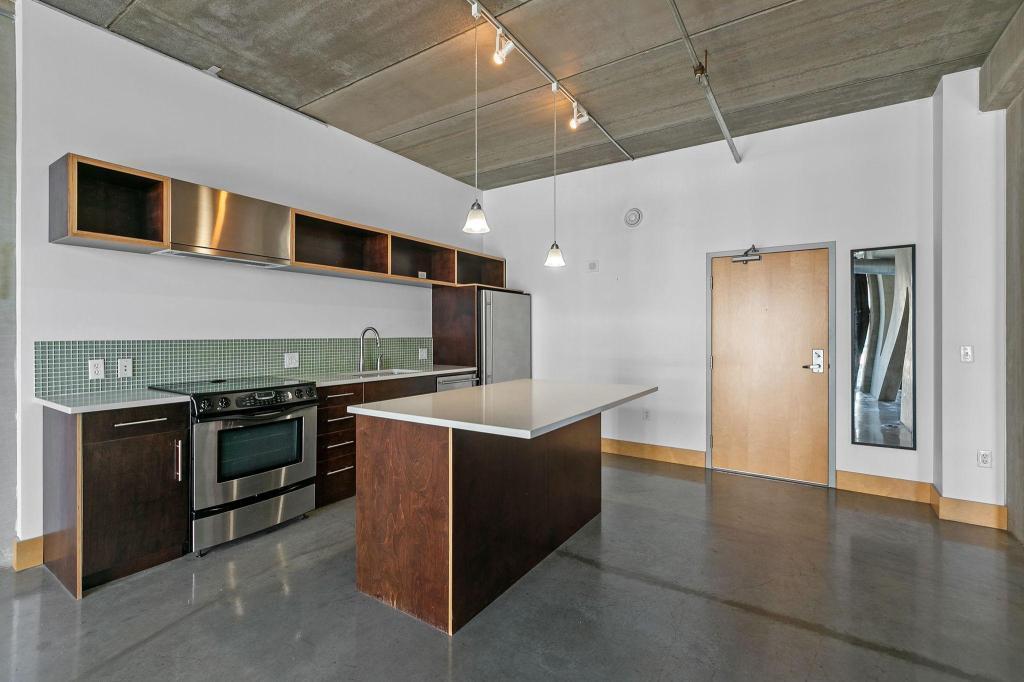 345 6th Avenue N Unit: 406