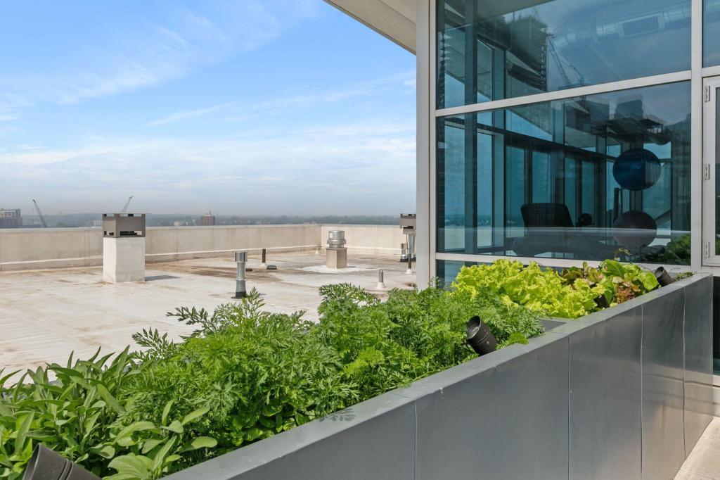 345 6th Avenue N Unit: 406