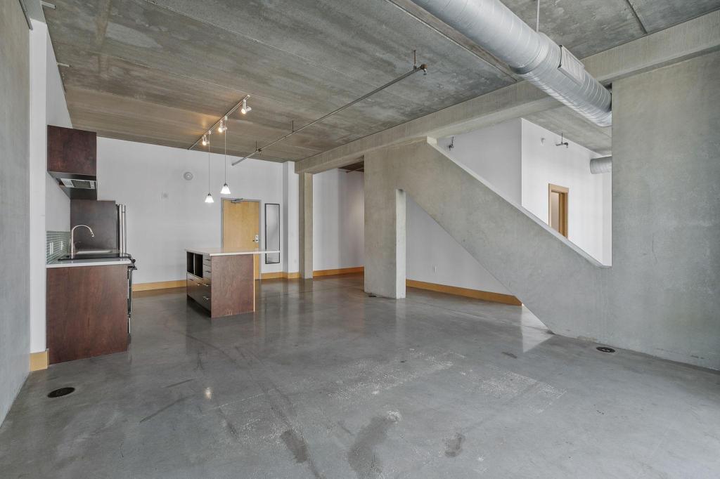 345 6th Avenue N Unit: 406