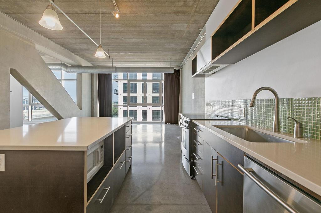 345 6th Avenue N Unit: 406