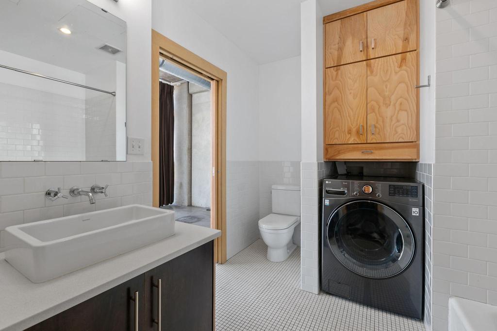 345 6th Avenue N Unit: 406