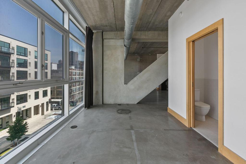 345 6th Avenue N Unit: 406