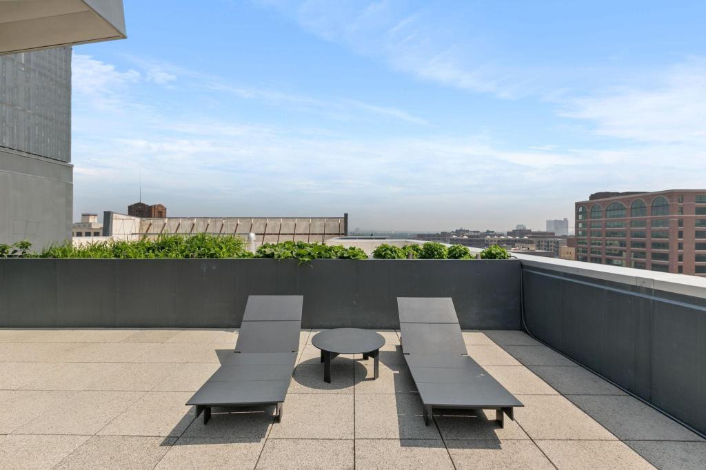 345 6th Avenue N Unit: 406