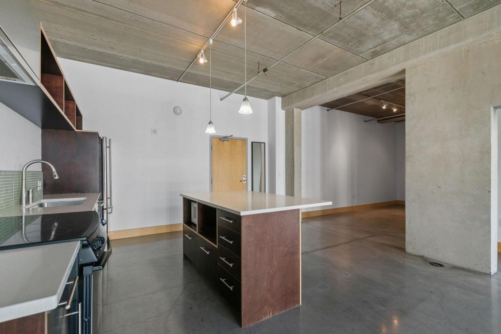 345 6th Avenue N Unit: 406