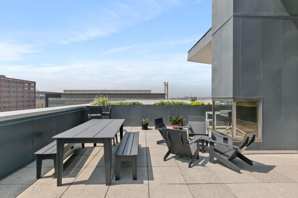 345 6th Avenue N Unit: 406