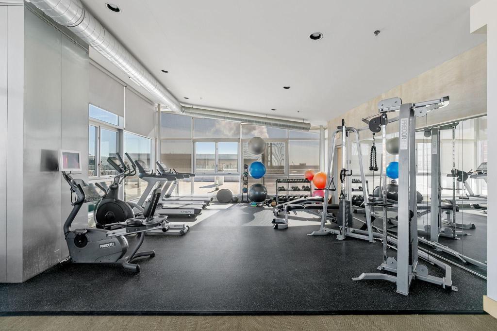 345 6th Avenue N Unit: 406