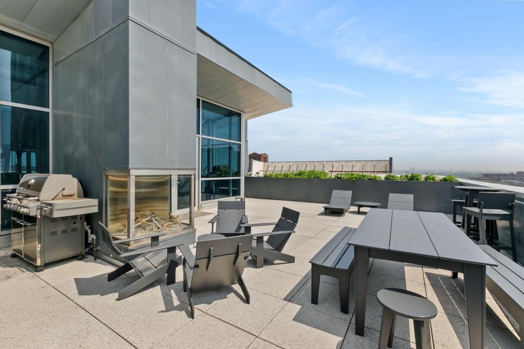 345 6th Avenue N Unit: 406