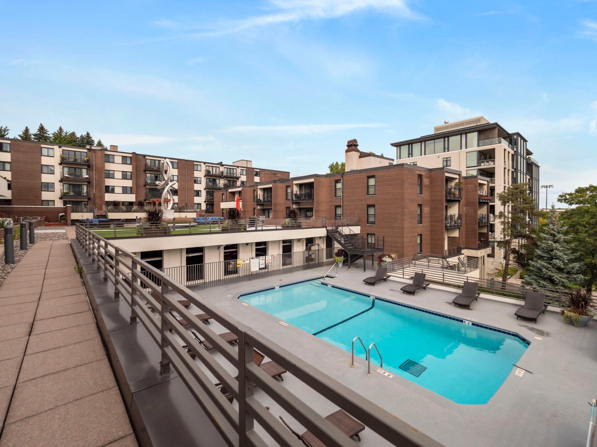 48 Groveland Terrace Unit: B307