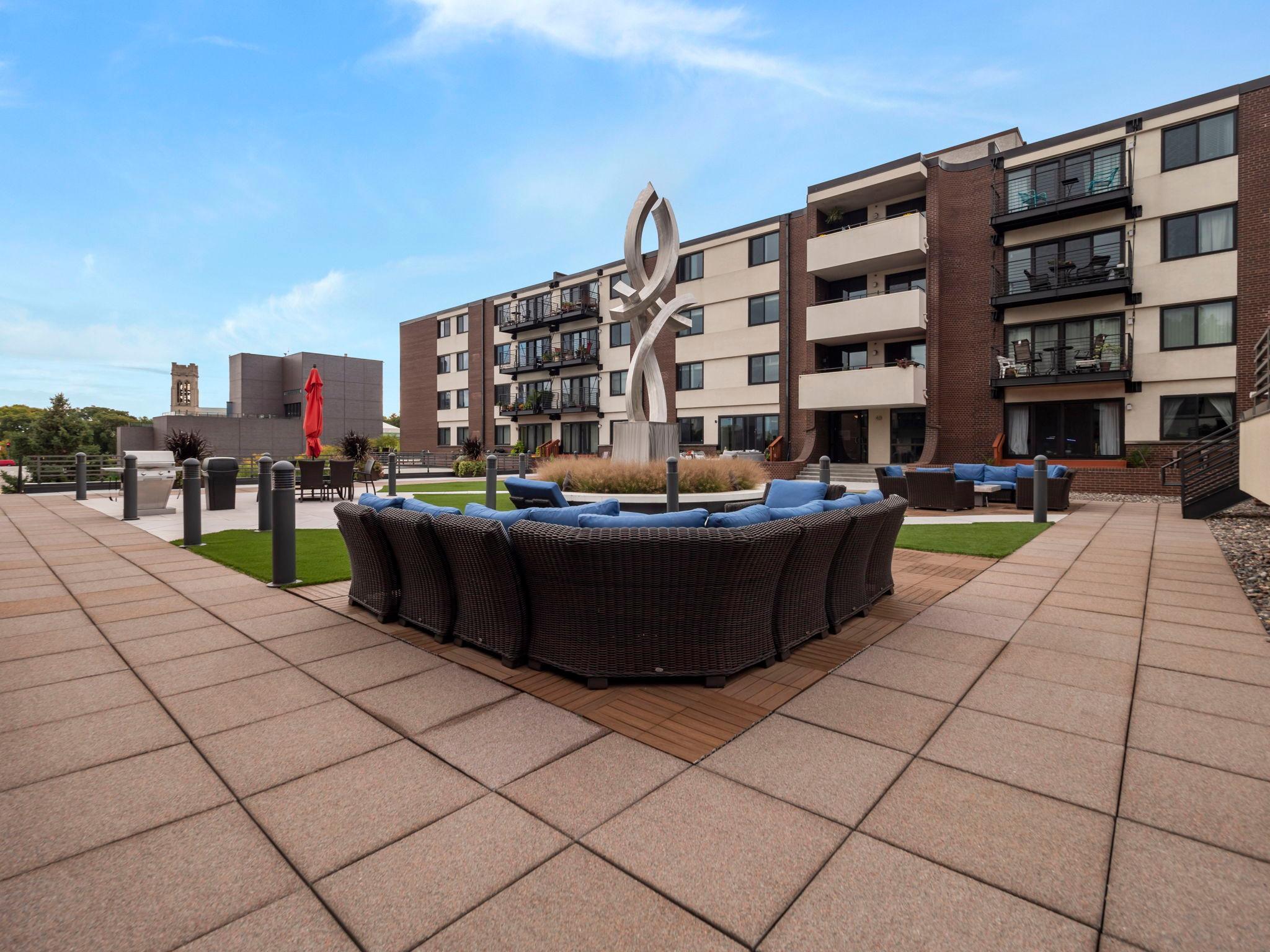 48 Groveland Terrace Unit: B307