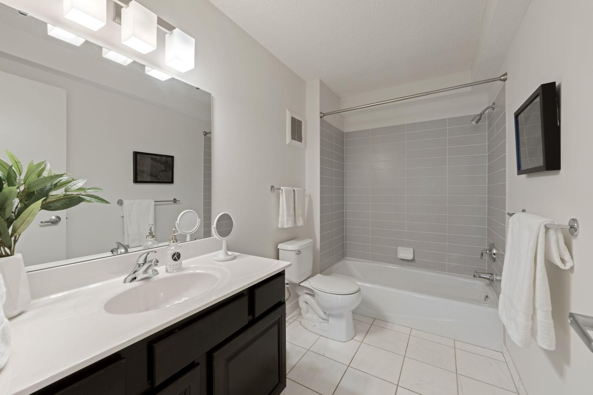 48 Groveland Terrace Unit: B307