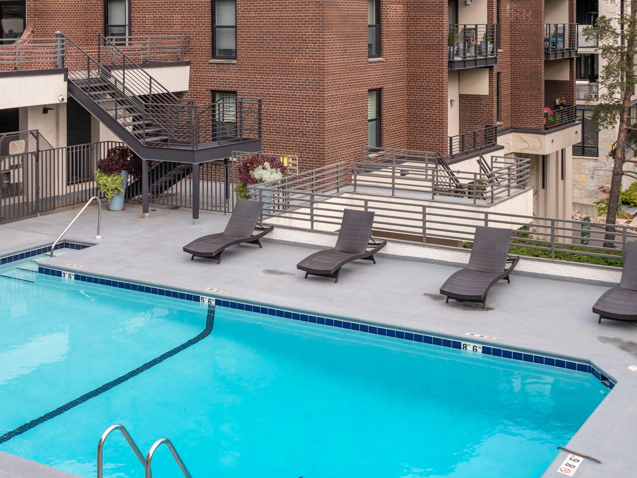 48 Groveland Terrace Unit: B307