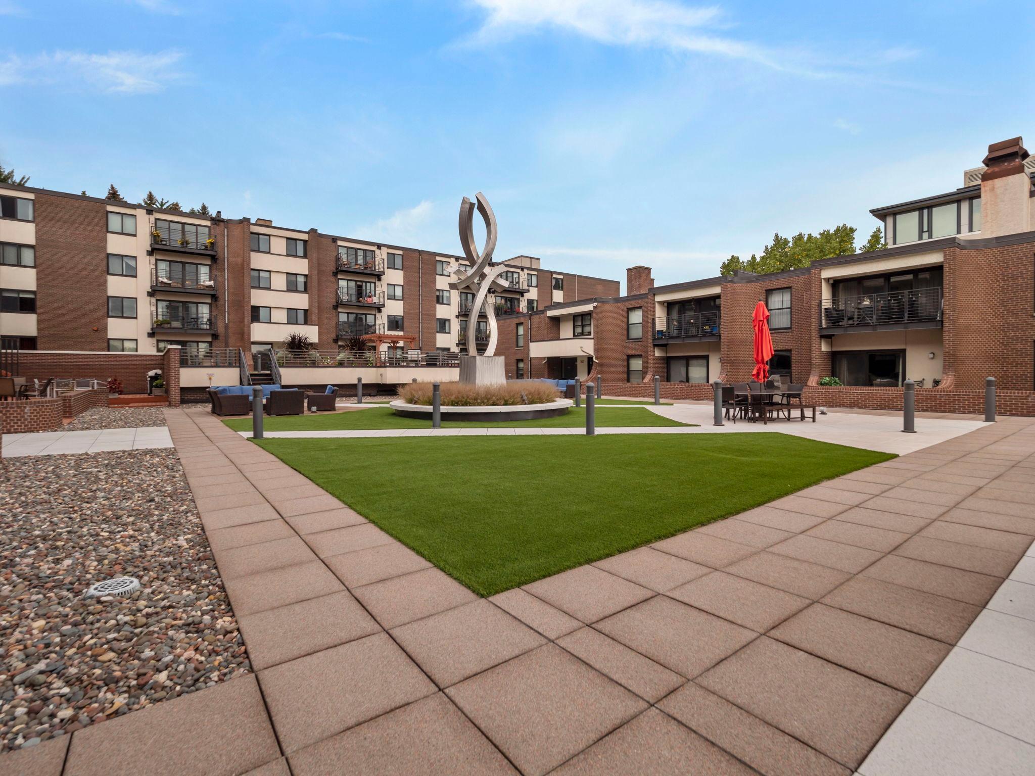 48 Groveland Terrace Unit: B307