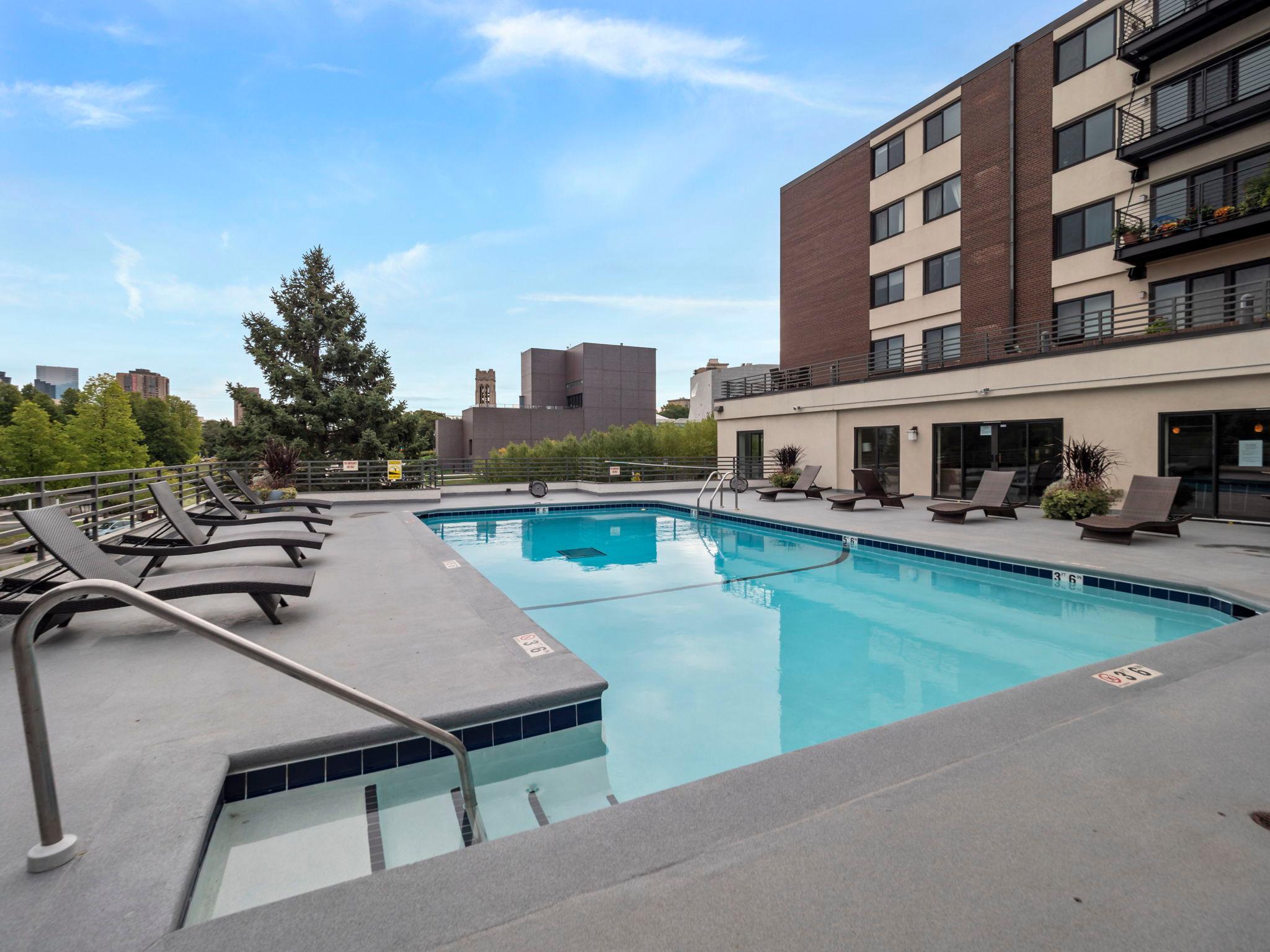 48 Groveland Terrace Unit: B307