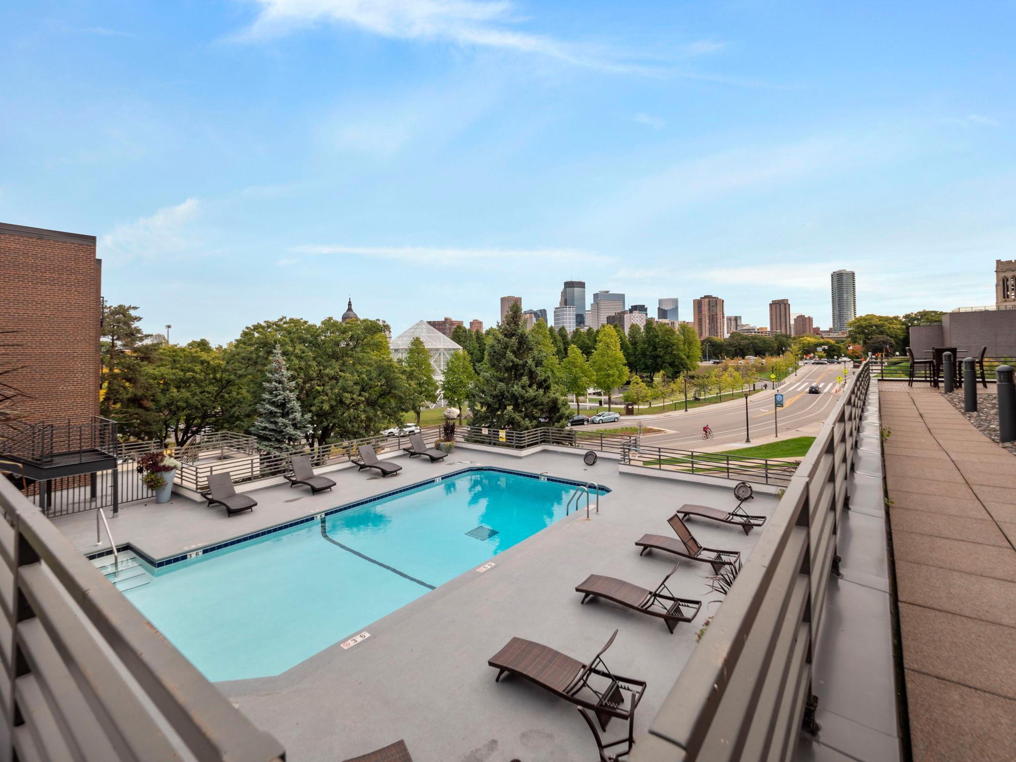 48 Groveland Terrace Unit: B307