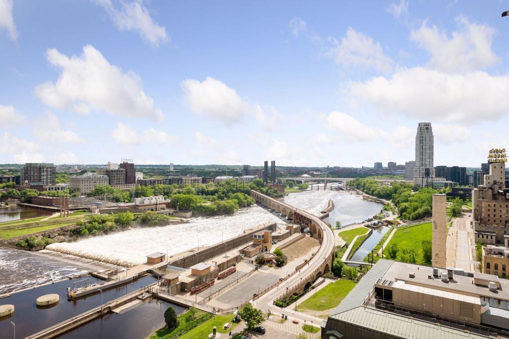 401 S 1st Street Unit: 1705