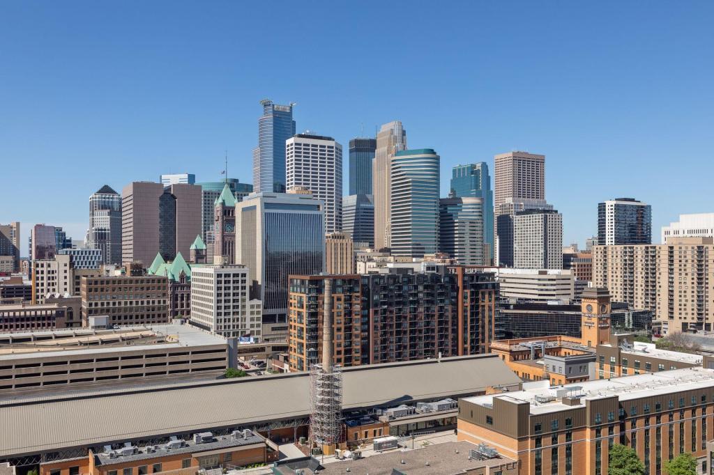 401 S 1st Street Unit: 1705