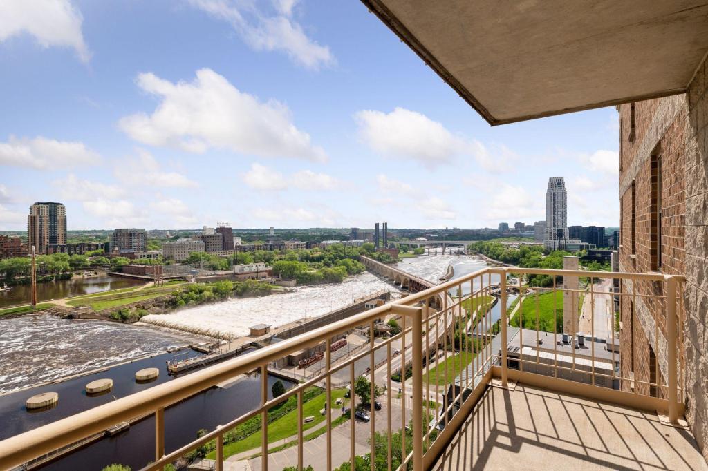 401 S 1st Street Unit: 1705